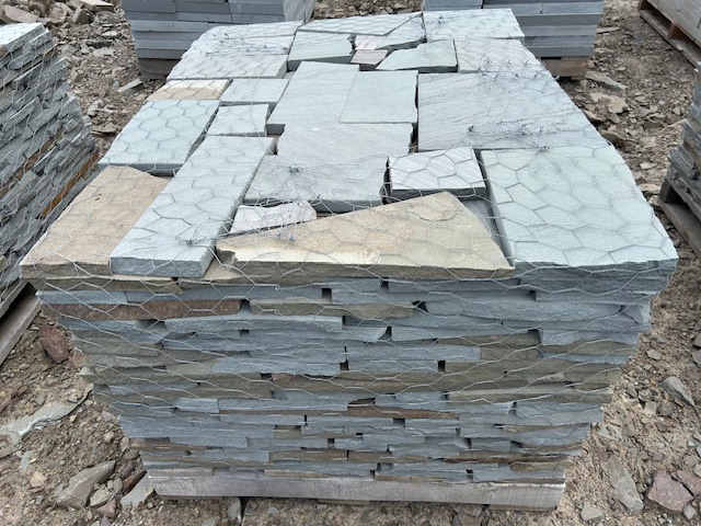 Lot 30: 3 pallets 1" Gauged Colonial Wallstone 2